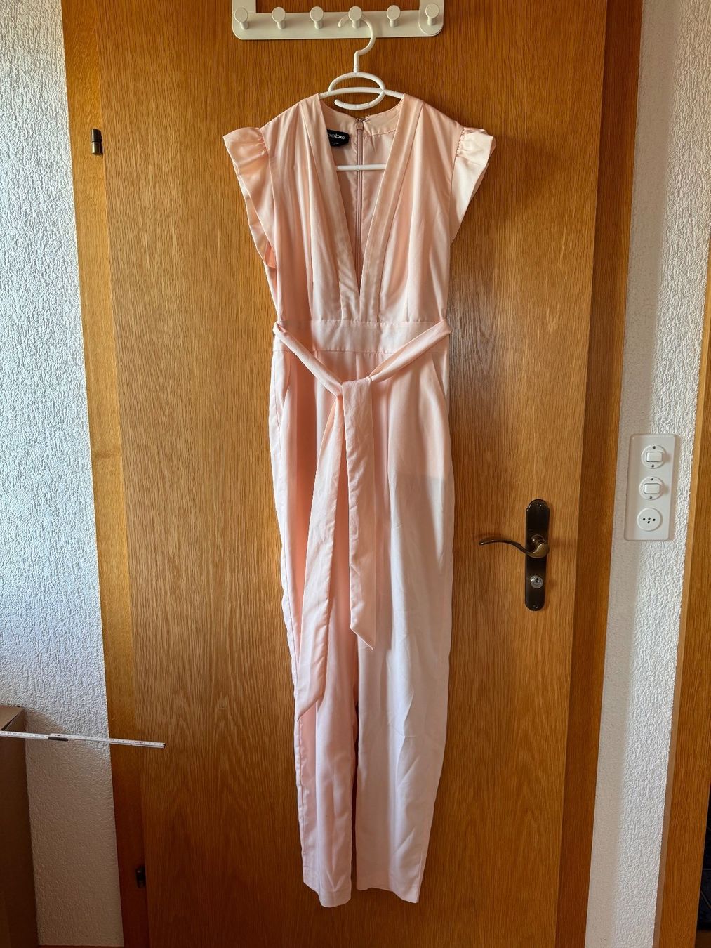 Tute: Schöner Overall Jumpsuit Gr. 36 mit Bindegürtel – Usato da Grosswangen venduto da second_hand_dress