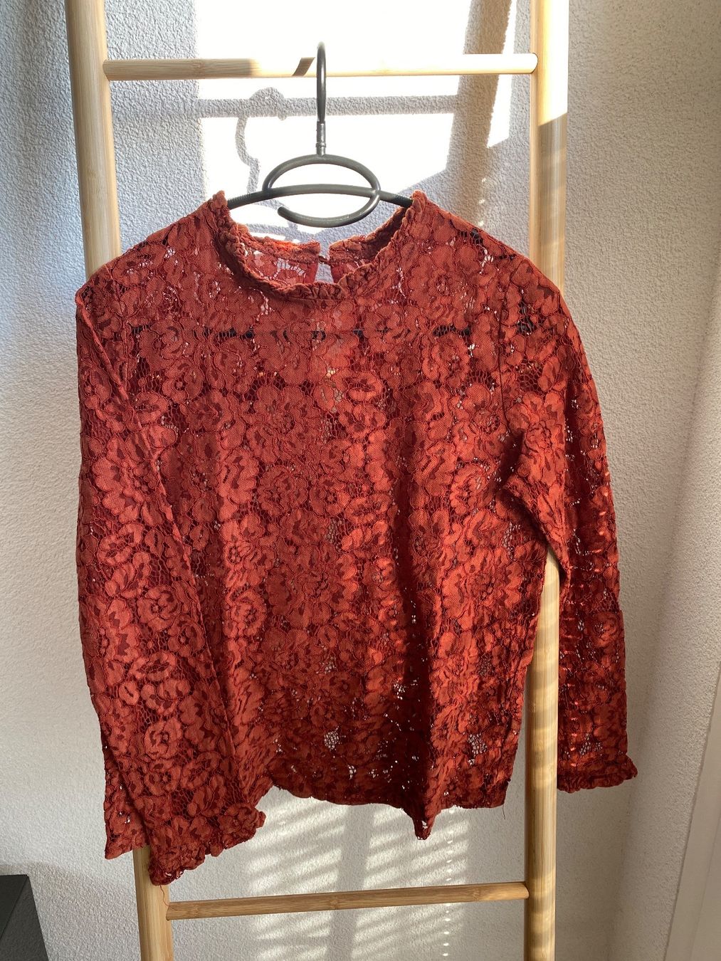 Top: Haut en dentelles brique - taille S – Usato da Treyvaux venduto da MLRL 2
