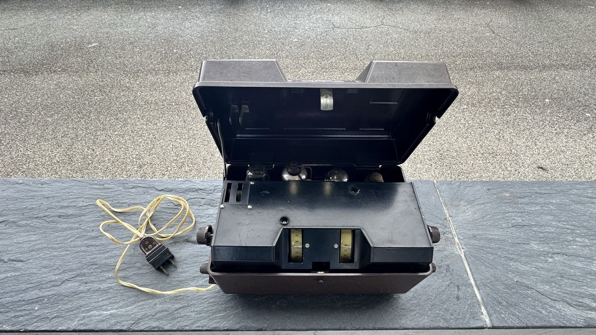 Philips Radio: Vintage Art Deco Radio – Usato da Aarburg venduto da Yula24