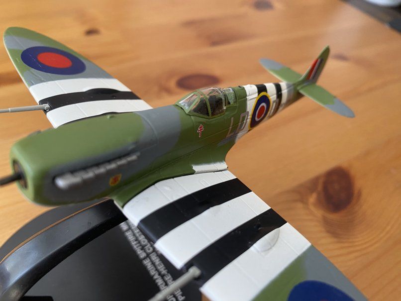 Kit di modellismo & Modellini statici: Spitfire MK.IXB, pilot Pierre-Henri Closterman, 1944 – Nuovo e nell'imballaggio originale da Prangins venduto da Timband 6