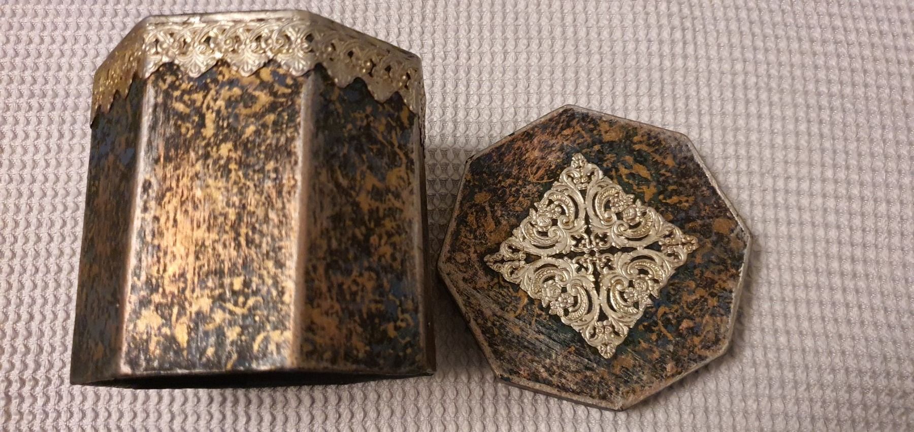 Sonstige Dekorationen & Accessoires: Box, Geschenkbox, Schachtel, ca. 8x9cm – Gebraucht aus Jona von VivianPatrick 2
