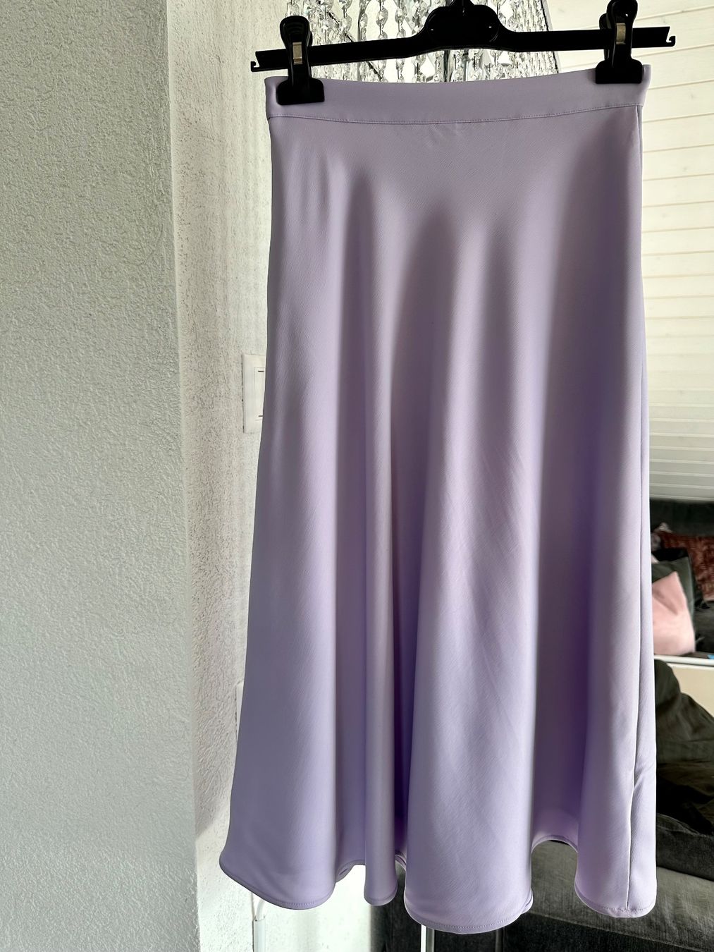 H&M Röcke: H&M Midirock in Satin Optik, Lila/ violette – Gebraucht aus Buchs ZH von KittyInStyle