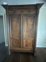 Armoire en bois massif avec deux portes état correct
