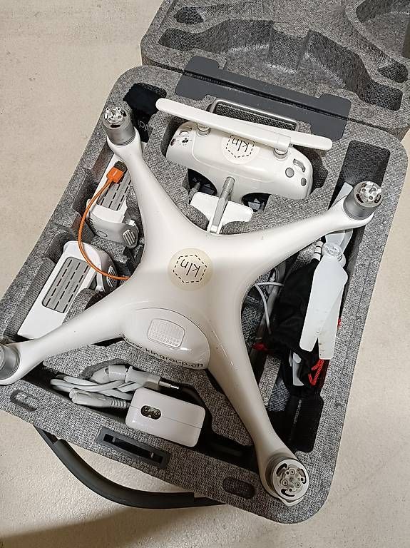 RC Modellbau: Dji Phantom 4 – Gebraucht aus Englisberg von domm97