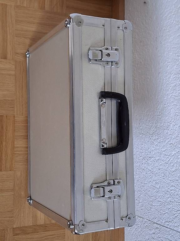 Valigie: Holz-Aluminium-Koffer – Usato da Sissach venduto da tigibloch99