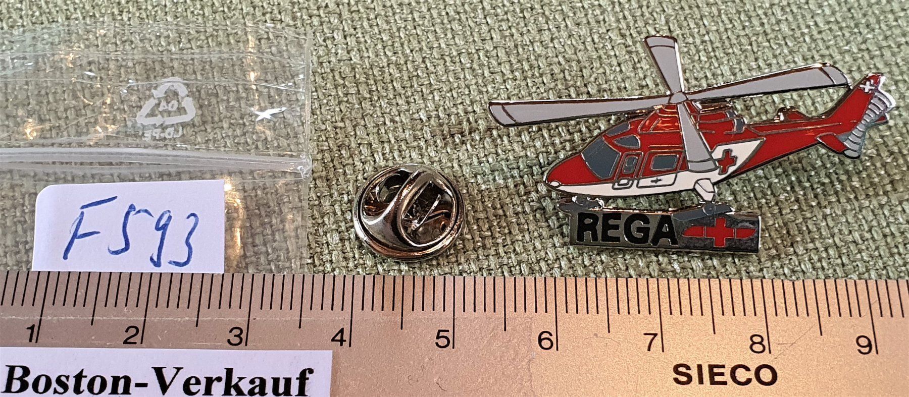 Rega Placchette & Badge: F593 - Pin Rega Helikopter Heli Schweiz – Usato da Reinach BL venduto da Boston-Verkauf 2