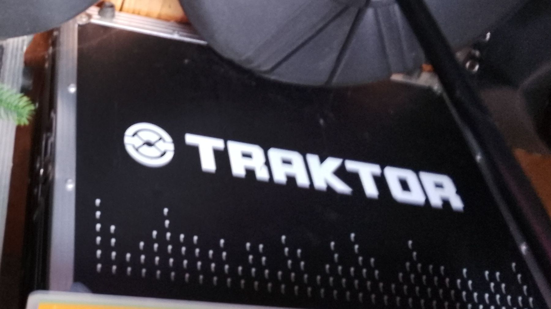 Traktor Platines de mixage: DJ Controller Traktor Kontrol S4 Mk2  – Défectueux à Oberentfelden par mei_t772 1