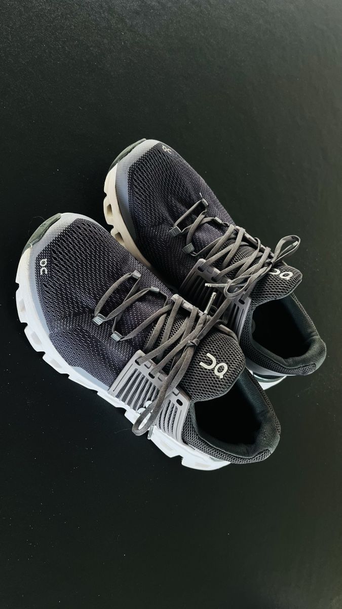 On Scarpe da donna: On Schuhe Anthrazit mit weisser Sohle 38.5 – Usato da Merenschwand venduto da katerchen01 1