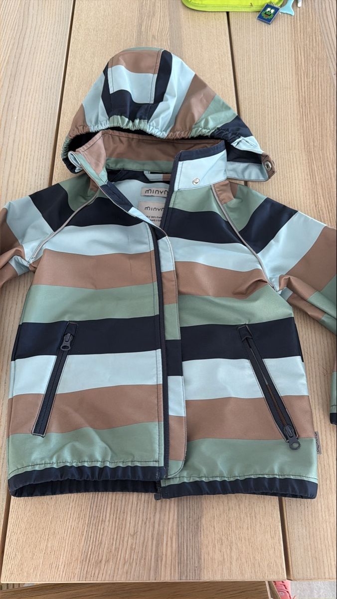 Minymo Giacche: Minymo Kids Rain Jacket Size 110 excellent condition – Usato da Uitikon Waldegg venduto da sta_5ndj 1