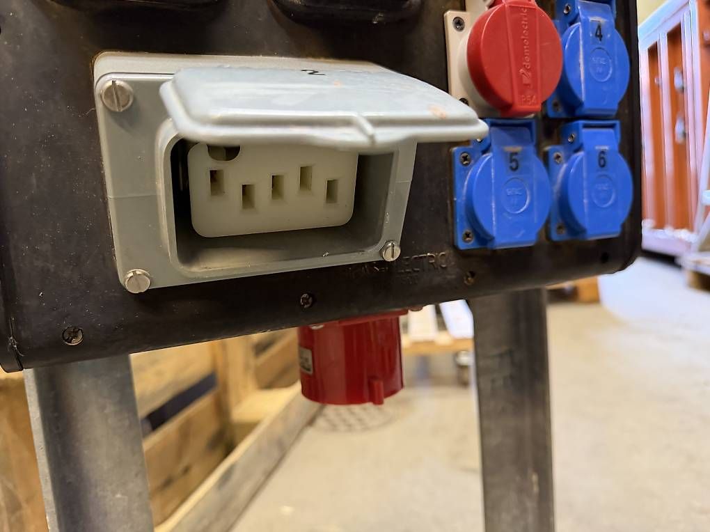 GIFAS Elettrotecnica: GIFAS Baustromverteiler 32A inkl Ständer – Usato da Necker venduto da liq24 8