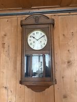 Antike Wanduhr Holz mit Pendel