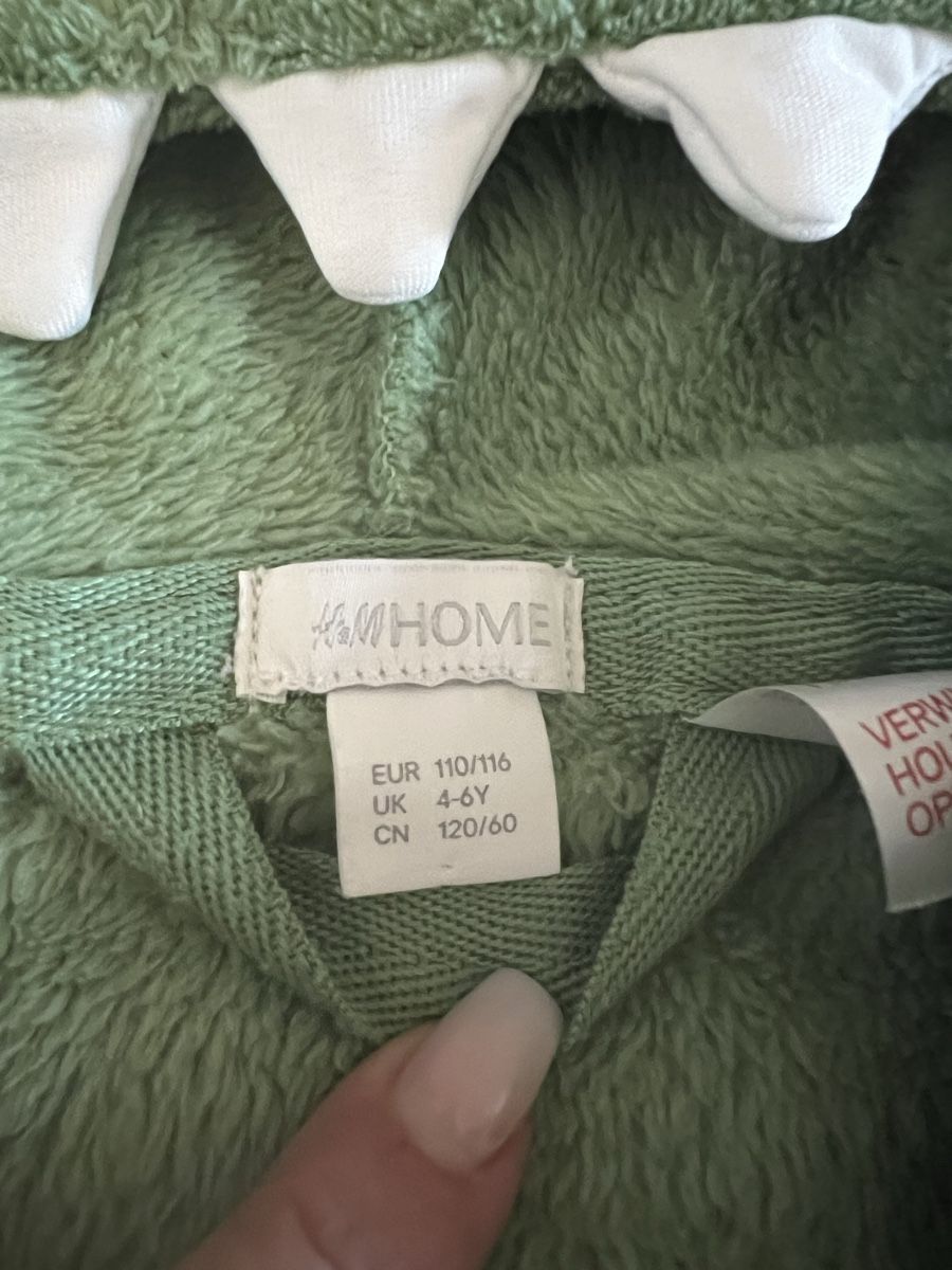 H&M Peignoirs: Dino Bademantel Grösse 110/116 – D'occasion à Lausen par MeliMazz 1