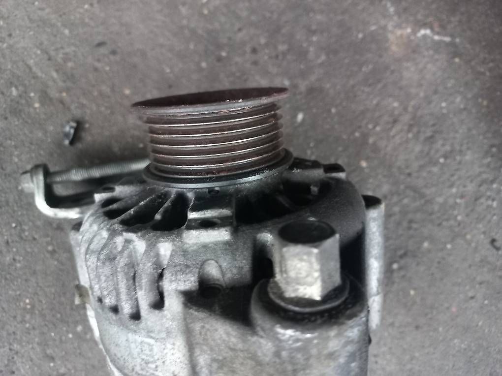 Tutti pezzi di ricambio auto: Alternator, lichtmaschiene daihatsu  – Usato da Egolzwil venduto da nag_g6sx
