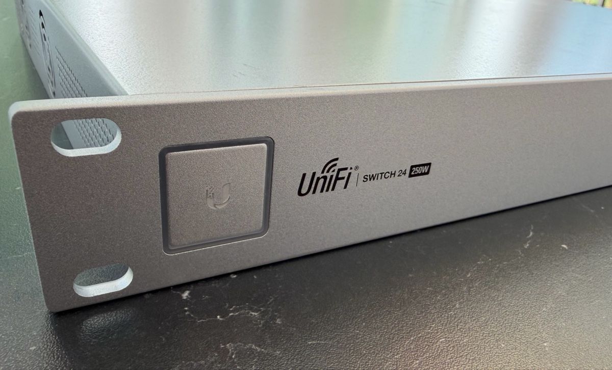 Ubiquiti Racks & Ständer: UniFi Switch 24 250W POE – Gebraucht aus Egliswil von HolgerHermann