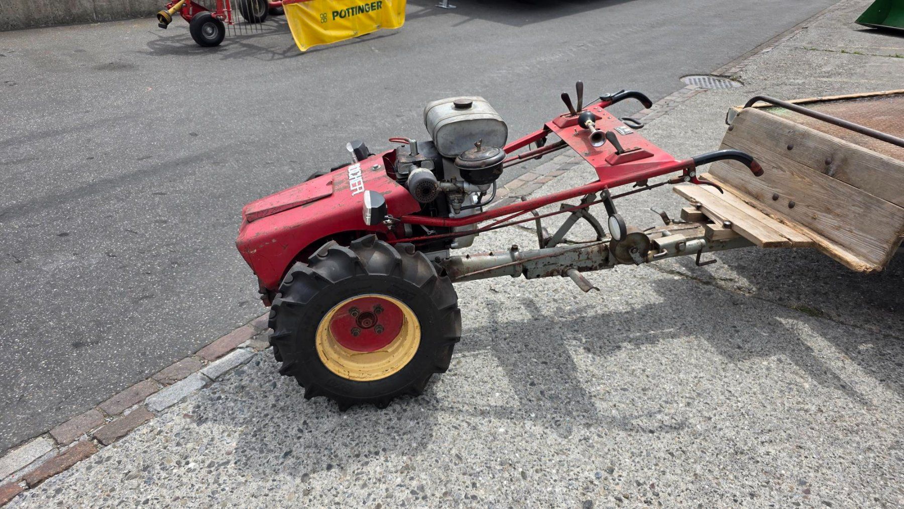 Bucher Tracteurs: Einachser Traktor, Bucher mit Brücke ab Fr. 1.-- – D'occasion à Altendorf par Puch1977 2