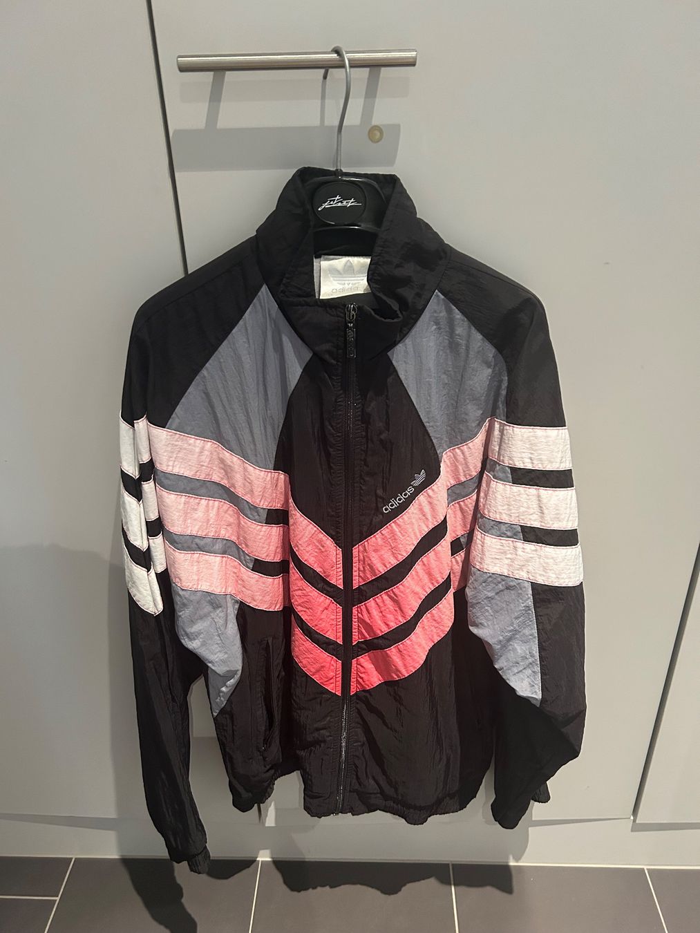 Adidas Giacche: Adidas 90 Vintage – Usato da Schlieren venduto da Leavio