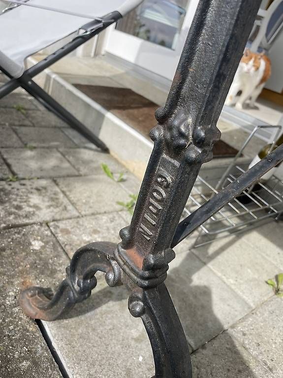 Tables: Gartentisch mit massiven weissen Marmortablett – D'occasion à Zug par Rembrandt2 1