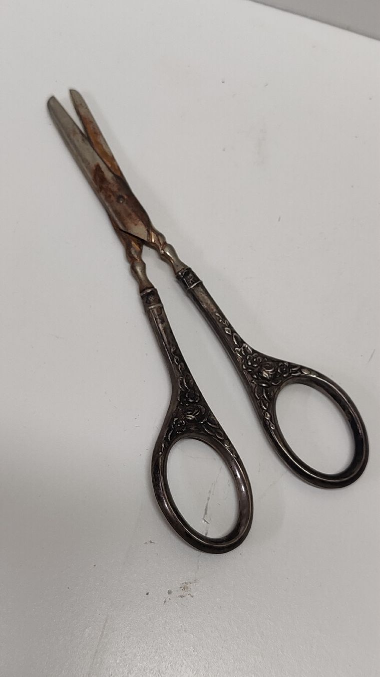 Tous les outils: Antike Schere 800er Silber (L34) – D'occasion à Neuenhof par SchnaeppliAllerlei