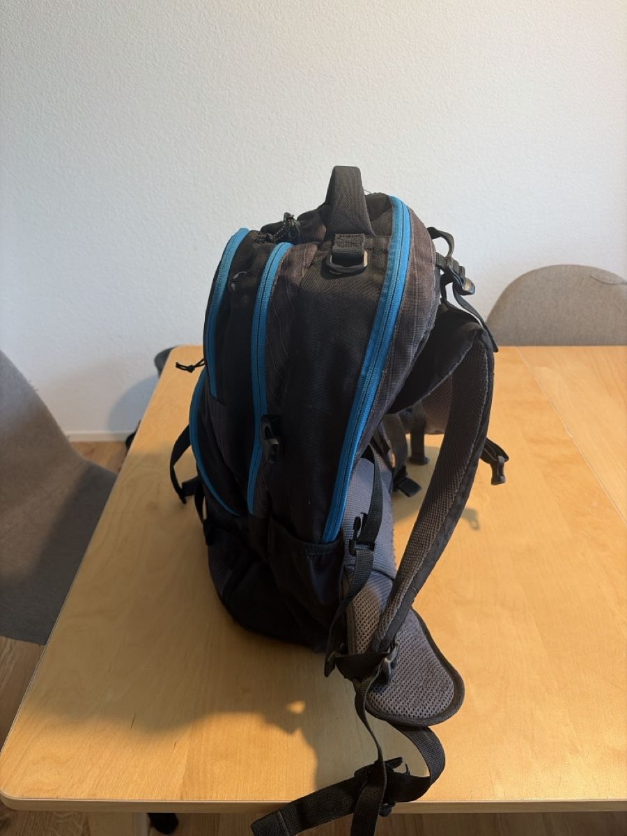 Rucksäcke: Rucksack Tasche schwarz/blau mit Fächern Grösse L  – Gebraucht aus St. Gallen von tiz_8pqz 1