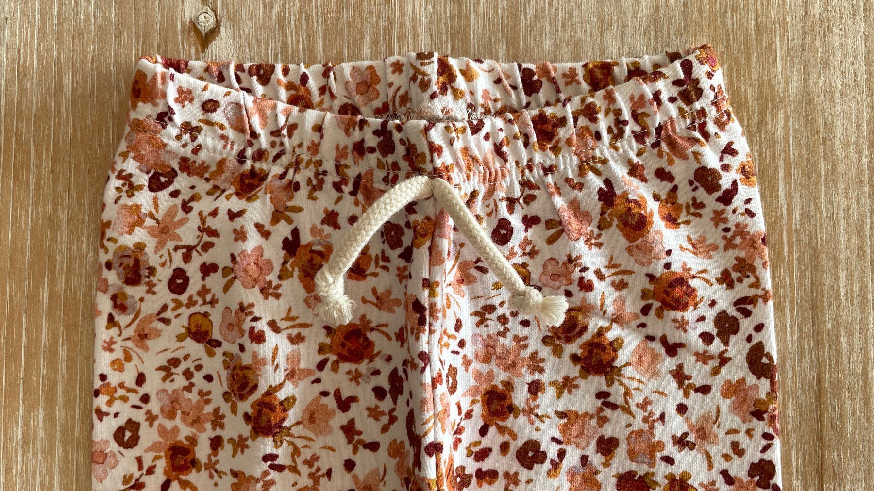 Pantaloni: Leggins geblümt, Grösse 74 – Nuovo (secondo la descrizione) da Burgdorf venduto da Crown. 2