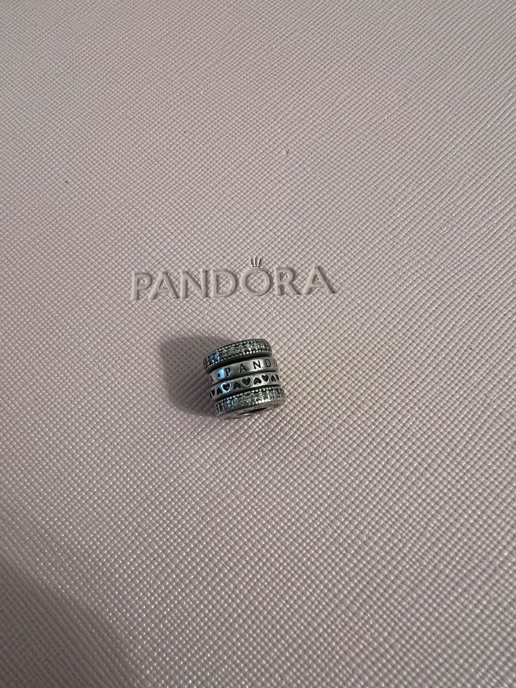 Pandora Anhänger: Original Pandora Charm Logo – Gebraucht aus Toffen von Vanessa_Germann