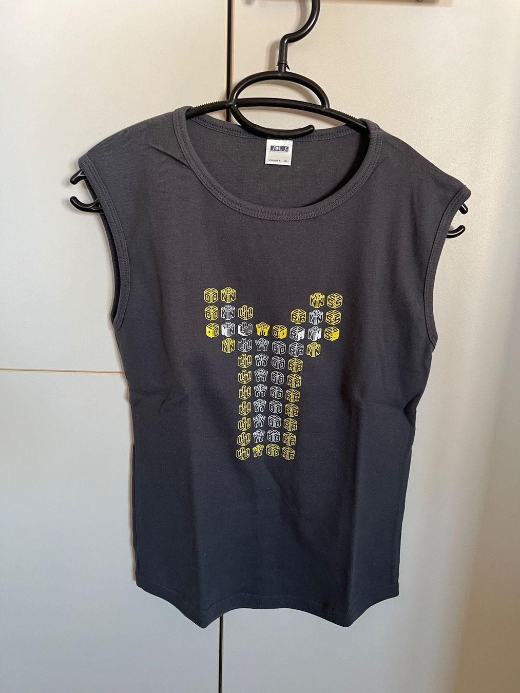 Tops: Top M – Gebraucht aus Horgen von linuxrp