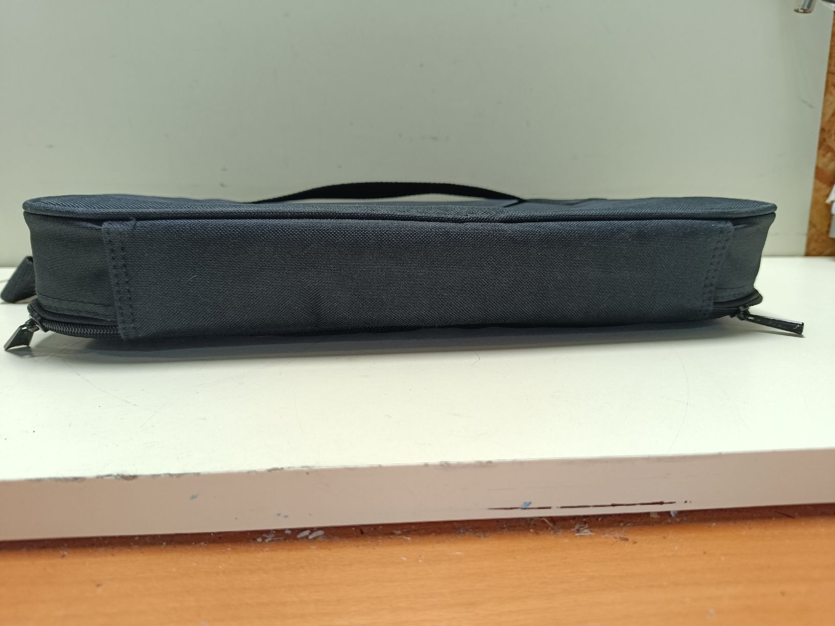 Targus Borse: Targus Laptoptasche Schwarz Rot(em76) – Usato da Künten venduto da Schnaepplihuus 5