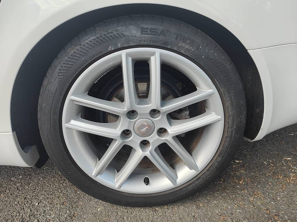 Pneumatici & Ruote complete: Seat Exeo Felgen mit Sommerpneus  – Usato da Pieterlen venduto da haj_8vxt