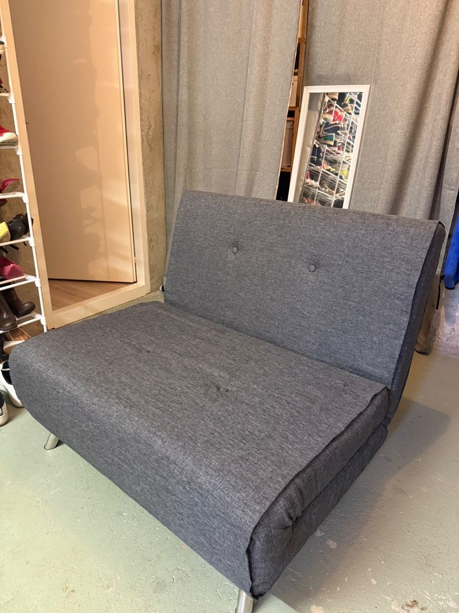 Sofas: Bettsofa-Schlafsofa  – D'occasion à Muhen par marc1995 2