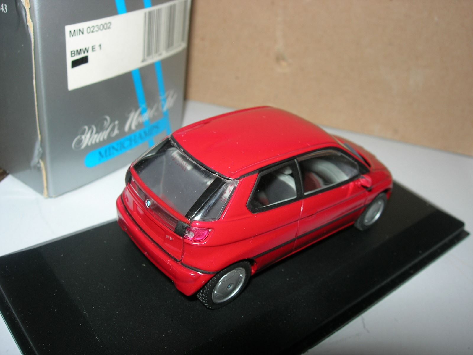BMW Modellini d'auto: BMW E 1 rot ° Minichamps 1:43 – Nuovo e nell'imballaggio originale da Hornussen venduto da Amw 3