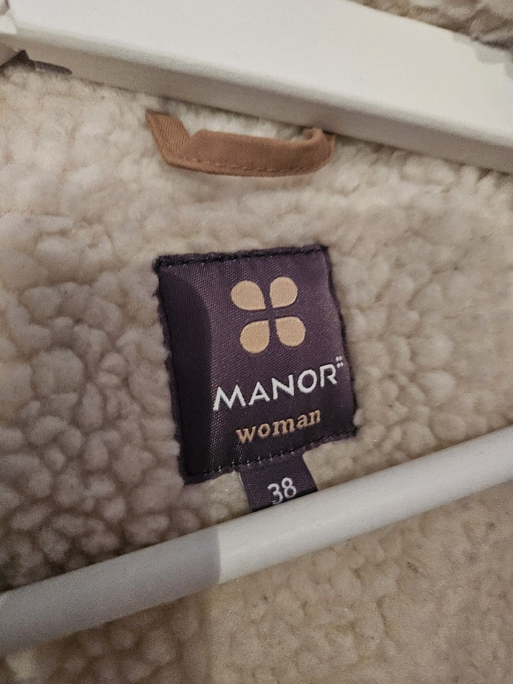 Manor Giacche: hellbraune Winterjacke von Manor Grösse 38 – Usato da Niederwil AG venduto da Sillimini 3