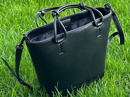 Sac seau à main de qualité, petite taille, jamais porté