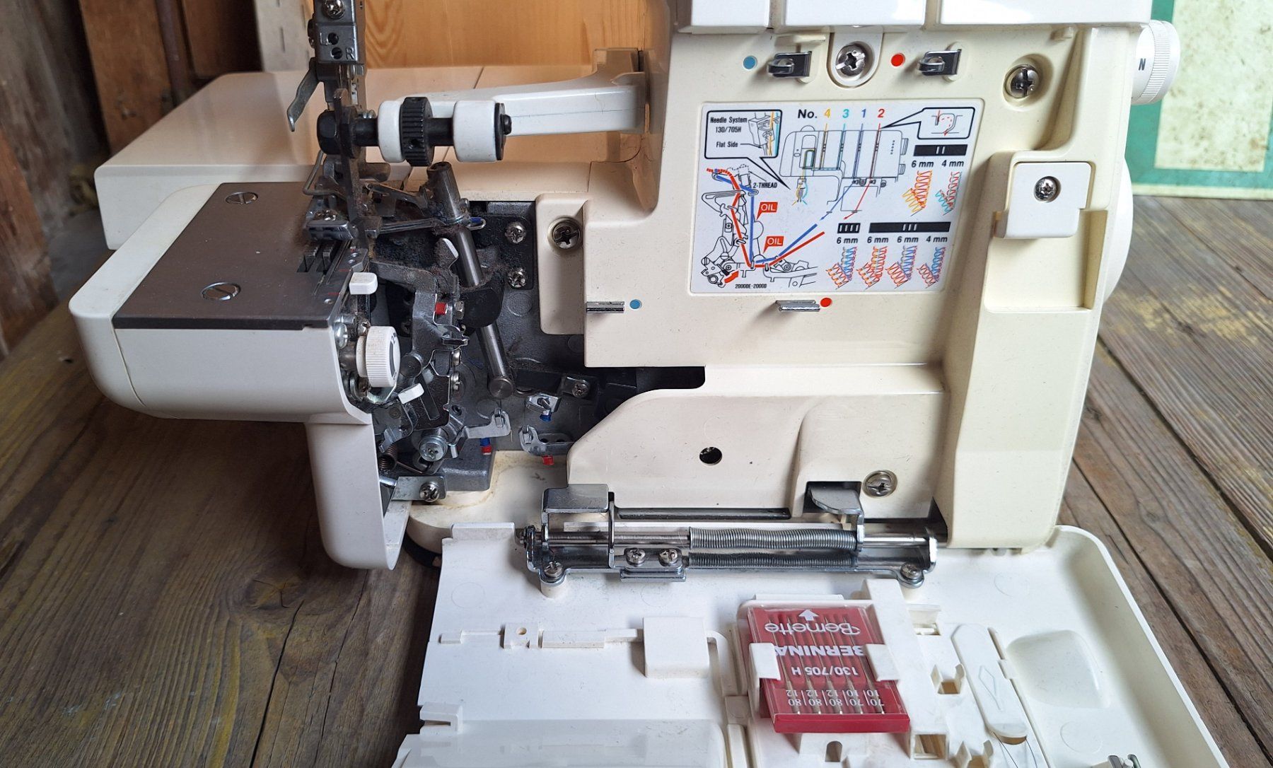 Bernina Macchine da cucire: Overlockmaschine Bernina 2000DE defekt – Difettoso da Weinfelden venduto da JoeBaer 2