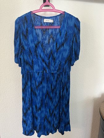 Wickelkleid Vila blau gemustert Grösse 38 guter Zustand