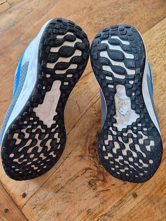 Nike Chaussures garçon: Nike Schuhe Gr.35.5 – D'occasion à Oberrieden par Raja011 3