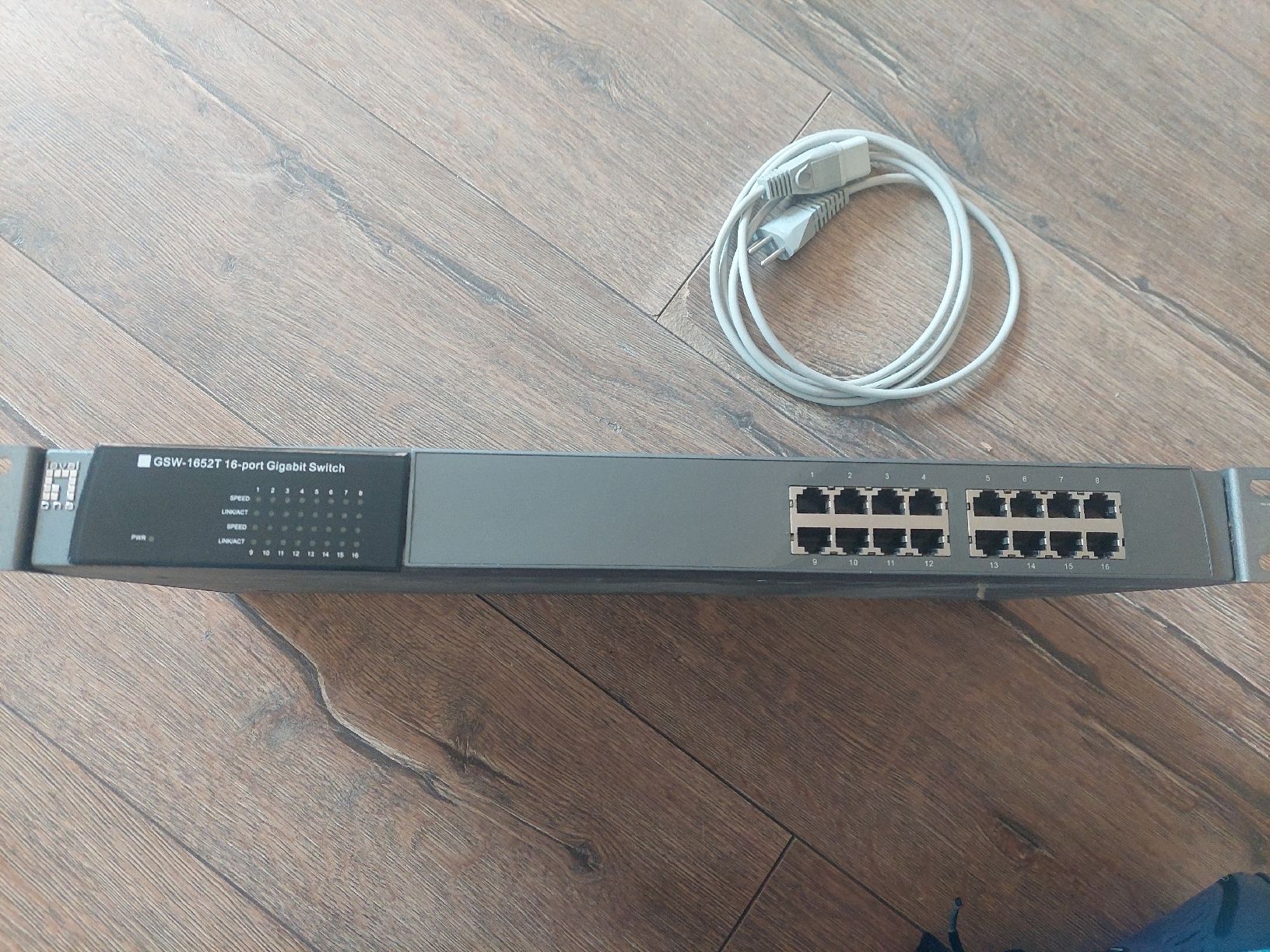 Hub & Switch: LevelOne 16-Port Gigabit Switch – Usato da Niedergösgen venduto da Lene1805