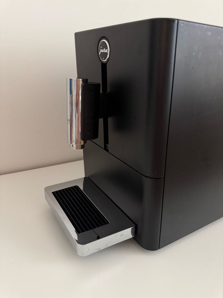 Jura Macchine per caffè & Macchine per espresso: Jura Kaffeemaschine / Kaffeevollautomat – Usato da Zürich venduto da ThaliaL 1