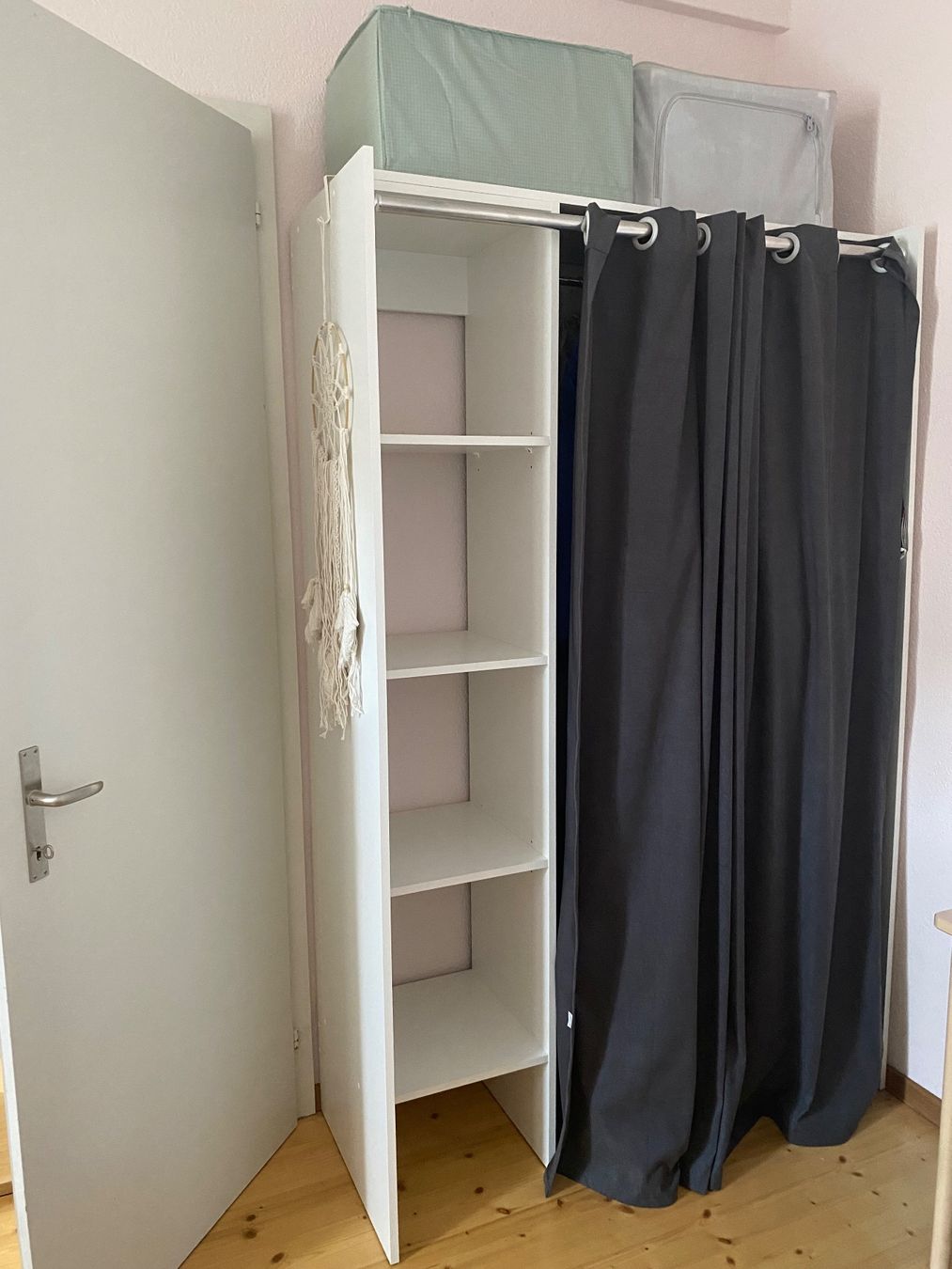 Armadi: Dressing / Kleiderregal mit Vorhang – Usato da Beromünster venduto da sar_kn2d 1