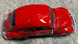 VW Käfer, rotes Modellauto, Oldtimer, Sammlerstück 1/24