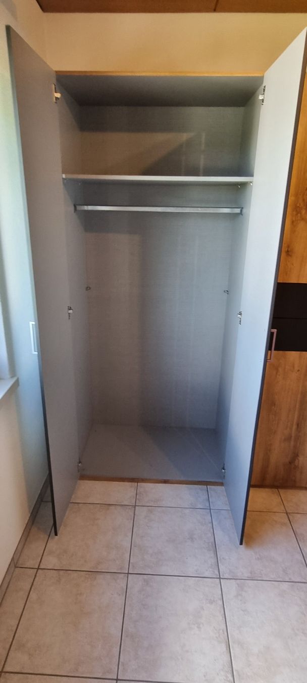 Armoires: Kleiderschrank – D'occasion à Zufikon par rap_9b2t 1