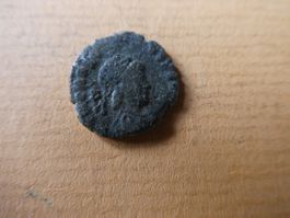 uralte Bronzemünze 14 mm     1.47 g