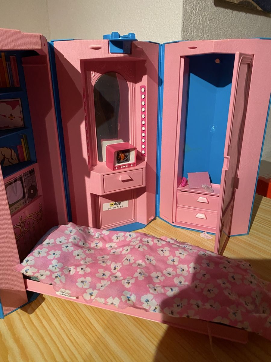 Barbie Case e mobili per bambole: Barbie Schlafzimmer – Usato da Safenwil venduto da Fairtrade2012 1