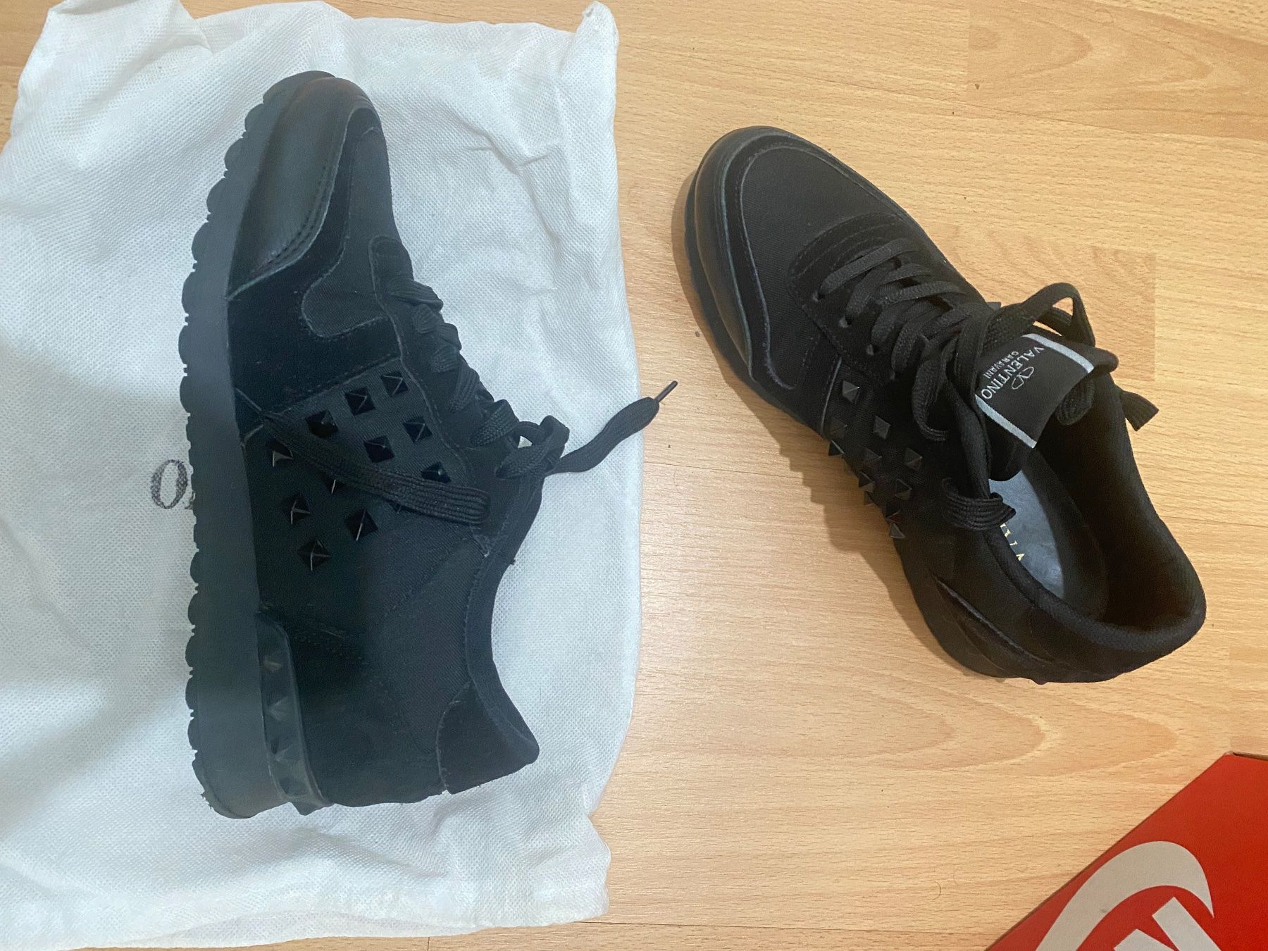 Valentino Scarpe da uomo: Baskets Valentino Rockstud Noires Taille 39 État Impeccab... – Usato da Biel/Bienne venduto da sou_t9dm 2