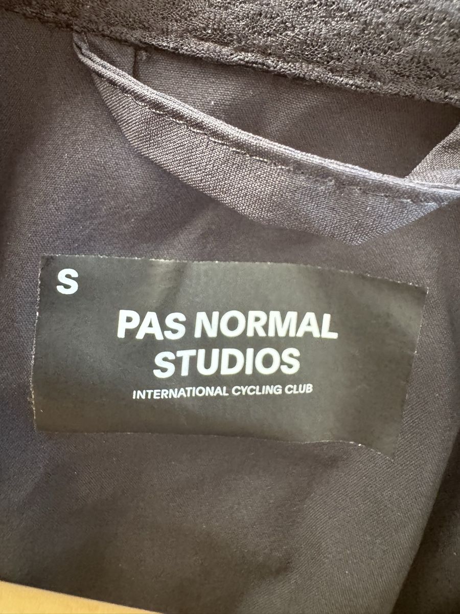 Pas Normal Studios Jacken: Mechanism Stow Away Jacket, Pas Normal Studios – Gebraucht aus Thun von DascheLii 2