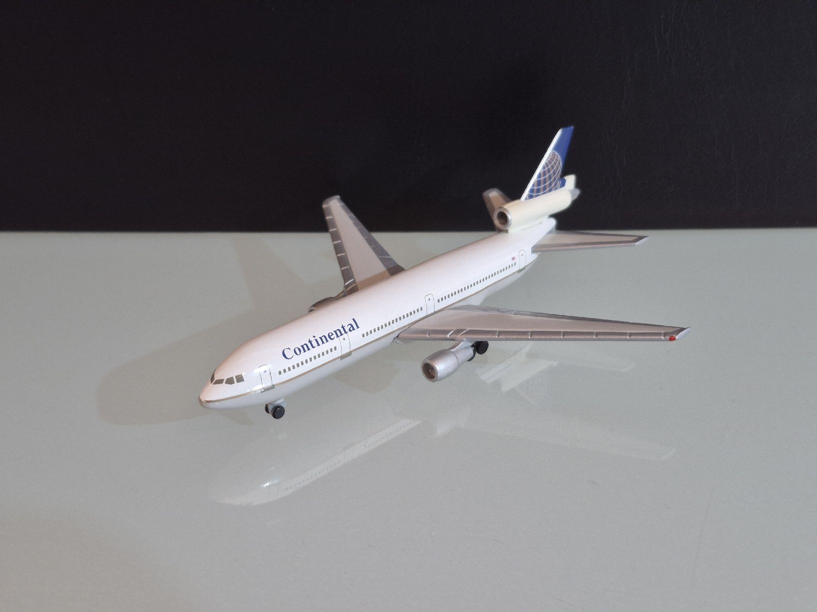 Herpa Kit di modellismo & Modellini statici: Herpa Continental 1:500 – Usato da Uetendorf venduto da myhome12