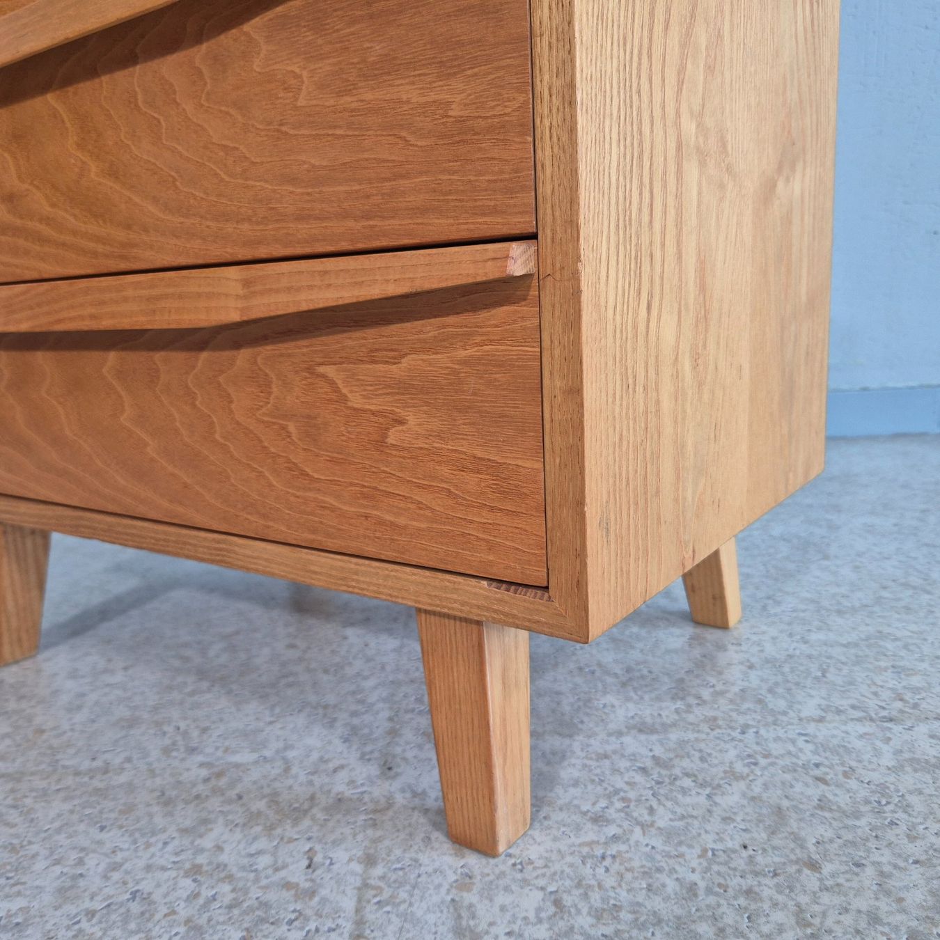 Victoria Möbel Tables de nuit: Victoria Möbel Night-Stand Nachttisch Schubladenkommode – D'occasion à Nottwil par Wondewa-Shop 5