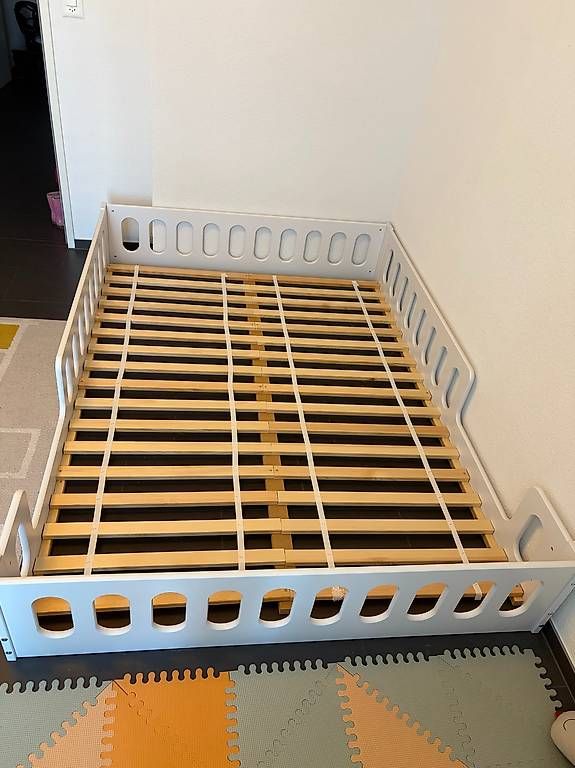 Betten: Kinderbett 140x200 cm, bodennah, mit oder ohne Matratze – Gebraucht aus Muri AG von sou_c8t6