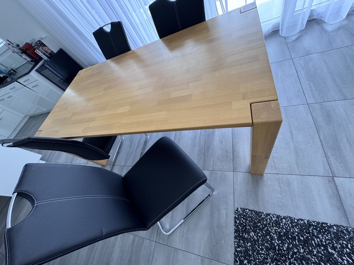 Tavoli: Tisch mit 4 Stühlen – Usato da Schwyz venduto da wheim4654 1