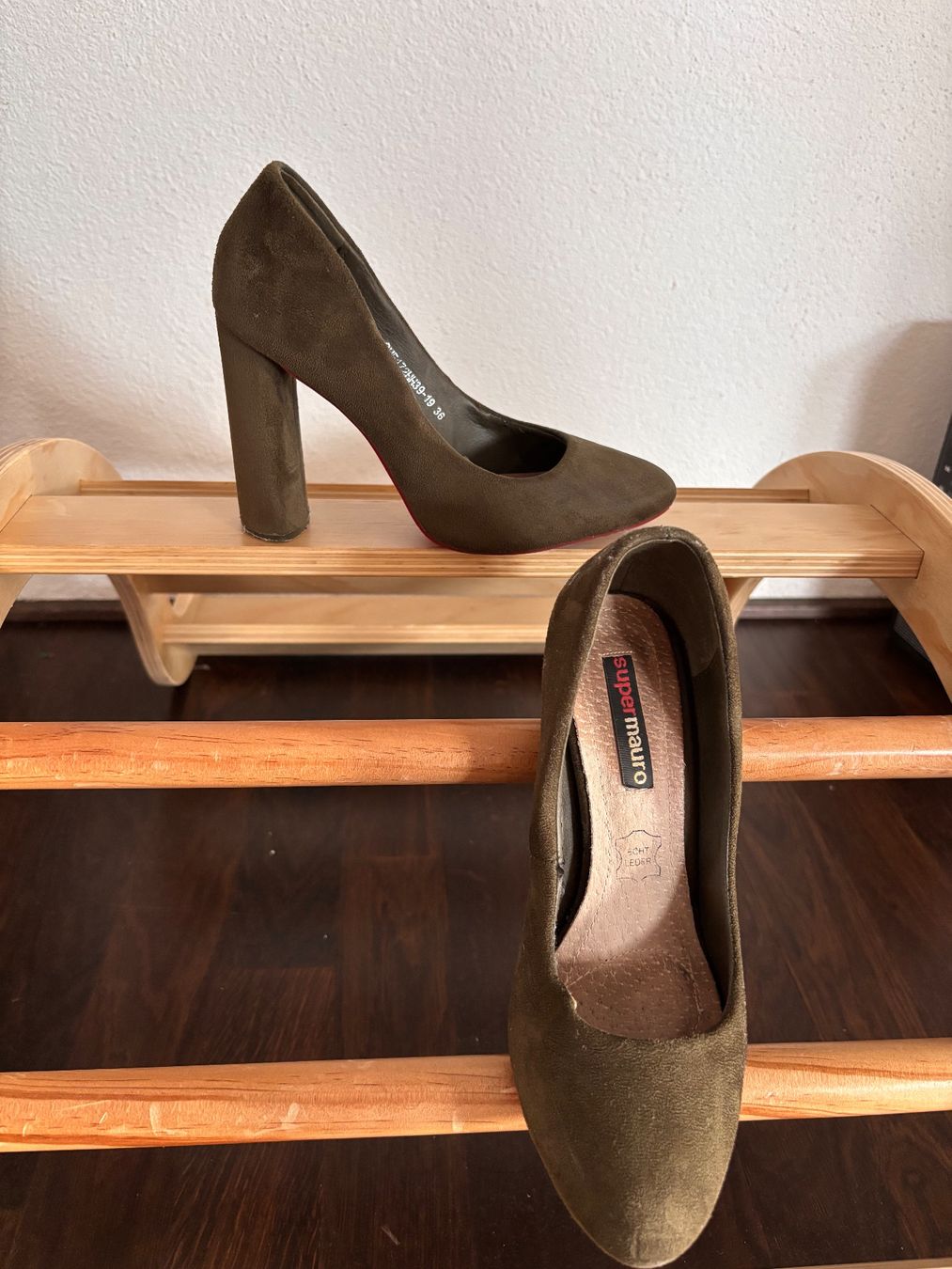Damenschuhe: Damenschuhe grün Grösse 36 – Gebraucht aus Adlikon b. Regensdorf von QendiA