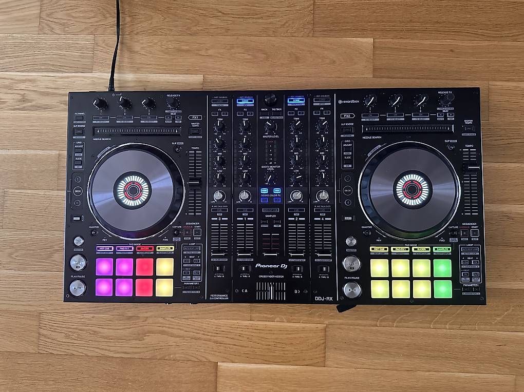 Platines de mixage: Pioneer DJ DDJRX 4Kanal-Controller – D'occasion à Unterseen par Colin.19 1